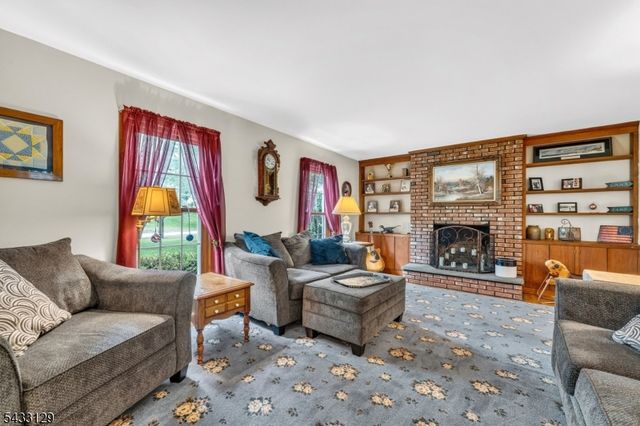 27 Tall Cedar Ct, Montgomery Twp., NJ 08502