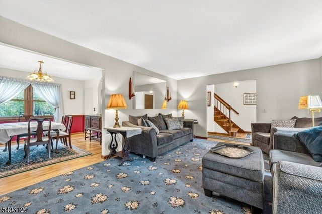 27 Tall Cedar Ct, Montgomery Twp., NJ 08502