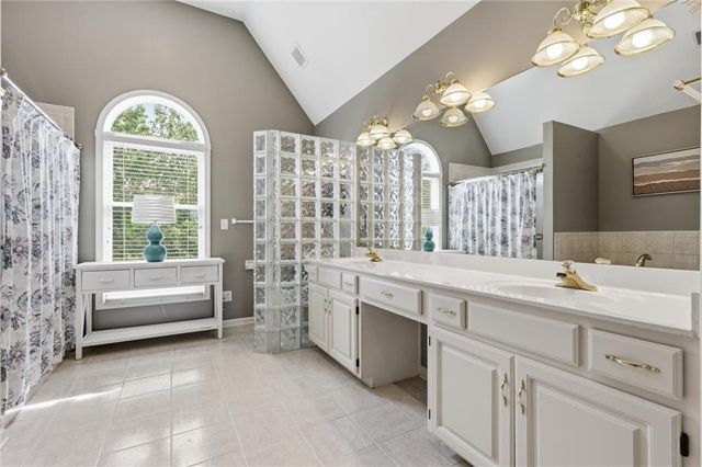 2808 SW Arthur Drive, Lee's Summit, MO 64082