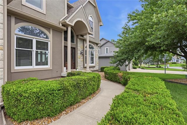 2808 SW Arthur Drive, Lee's Summit, MO 64082