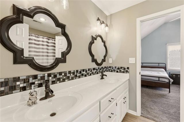 2808 SW Arthur Drive, Lee's Summit, MO 64082