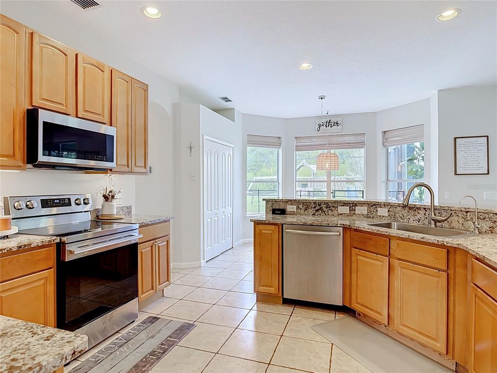 Image 14 of property listing at 2415 LAKE STREET, Deltona, FL 32738