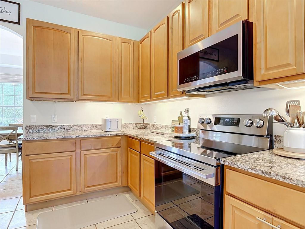 Image 15 of property listing at 2415 LAKE STREET, Deltona, FL 32738