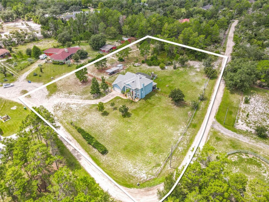 Image 3 of property listing at 2415 LAKE STREET, Deltona, FL 32738