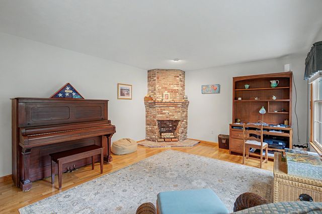 12 Gordon Lane, Yarmouth Port, MA 02675