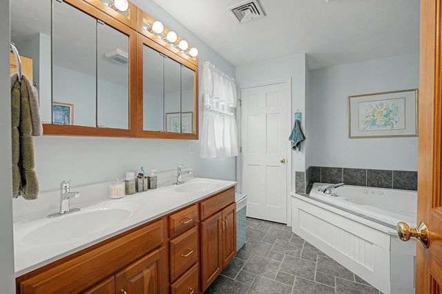 12 Gordon Lane, Yarmouth Port, MA 02675