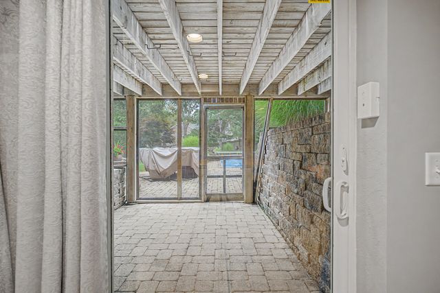 12 Gordon Lane, Yarmouth Port, MA 02675