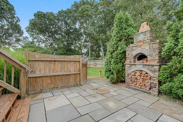 12 Gordon Lane, Yarmouth Port, MA 02675