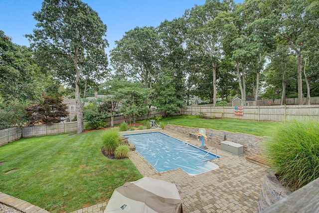 12 Gordon Lane, Yarmouth Port, MA 02675