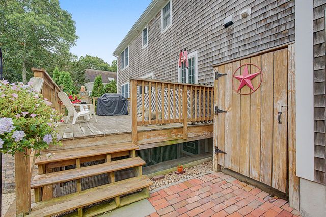 12 Gordon Lane, Yarmouth Port, MA 02675