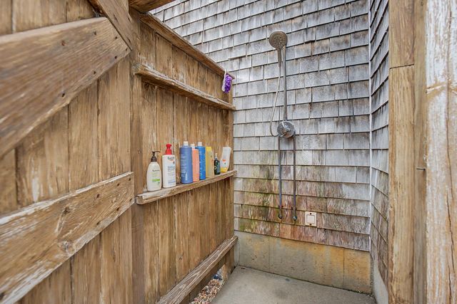 12 Gordon Lane, Yarmouth Port, MA 02675
