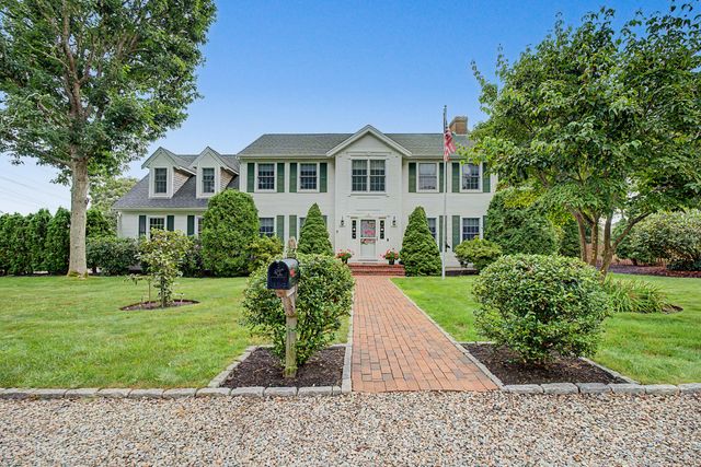 12 Gordon Lane, Yarmouth Port, MA 02675