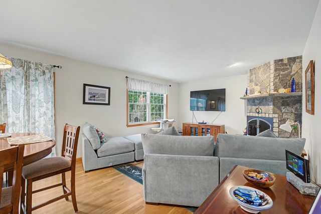 12 Gordon Lane, Yarmouth Port, MA 02675