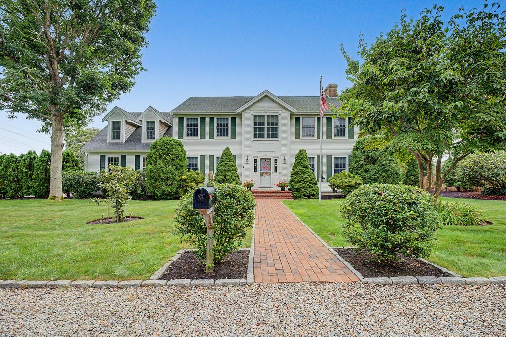 12 Gordon Lane, Yarmouth Port, MA 02675