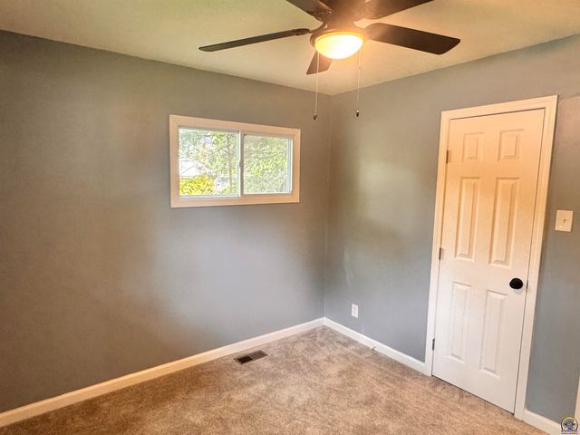 3015 SE Iowa AVE, Topeka, KS 66605