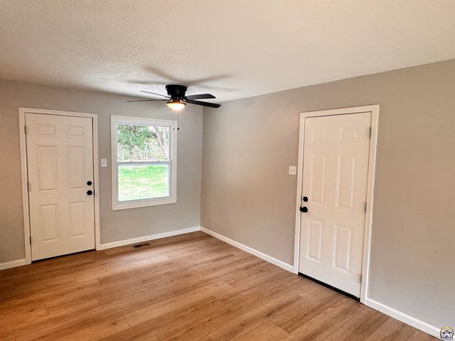 3015 SE Iowa AVE, Topeka, KS 66605