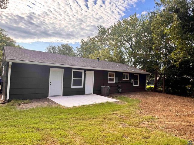 3015 SE Iowa AVE, Topeka, KS 66605
