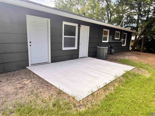 3015 SE Iowa AVE, Topeka, KS 66605