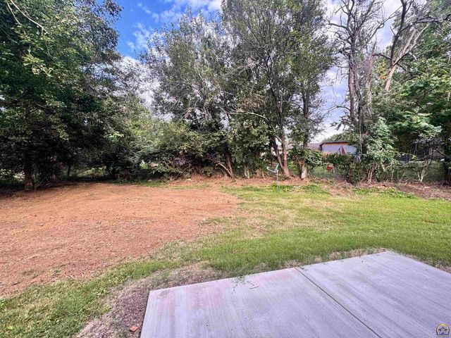 3015 SE Iowa AVE, Topeka, KS 66605