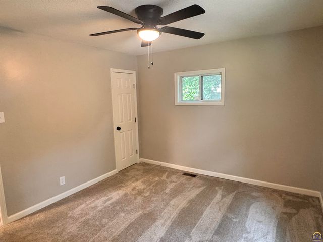 3015 SE Iowa AVE, Topeka, KS 66605