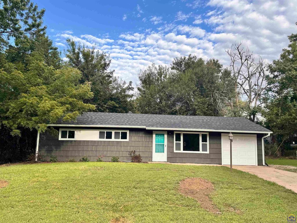 3015 SE Iowa AVE, Topeka, KS 66605