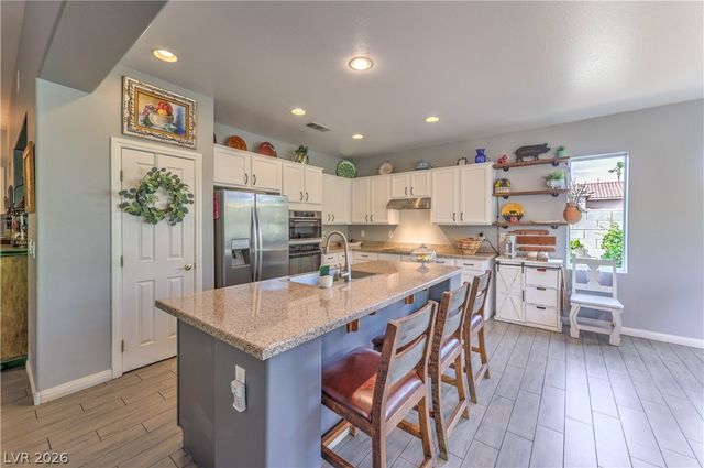 1048 Golden Splendor Court, Henderson, NV 89002