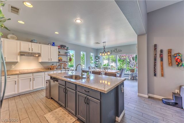 1048 Golden Splendor Court, Henderson, NV 89002