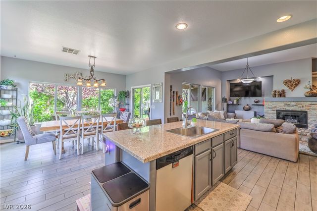 1048 Golden Splendor Court, Henderson, NV 89002
