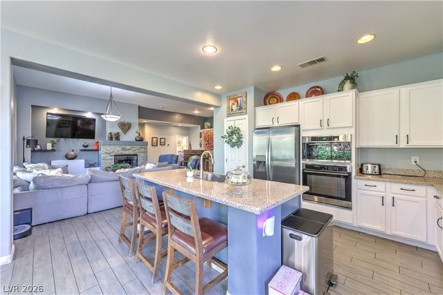 1048 Golden Splendor Court, Henderson, NV 89002