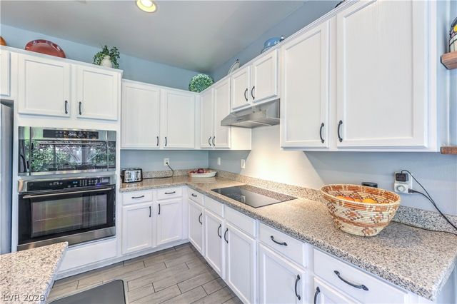 1048 Golden Splendor Court, Henderson, NV 89002