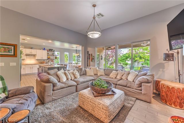 1048 Golden Splendor Court, Henderson, NV 89002