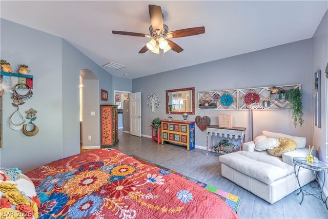 1048 Golden Splendor Court, Henderson, NV 89002