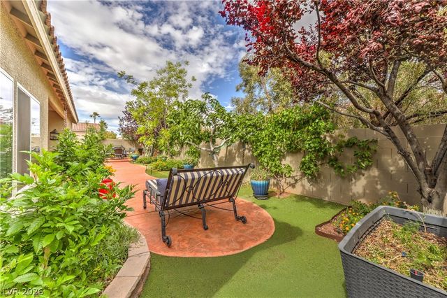 1048 Golden Splendor Court, Henderson, NV 89002