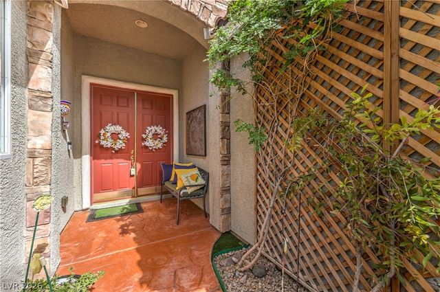 1048 Golden Splendor Court, Henderson, NV 89002