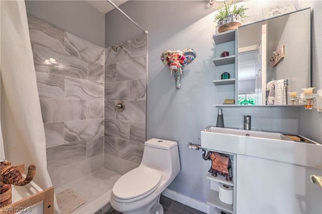 1048 Golden Splendor Court, Henderson, NV 89002