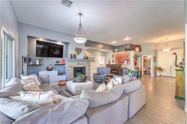 1048 Golden Splendor Court, Henderson, NV 89002