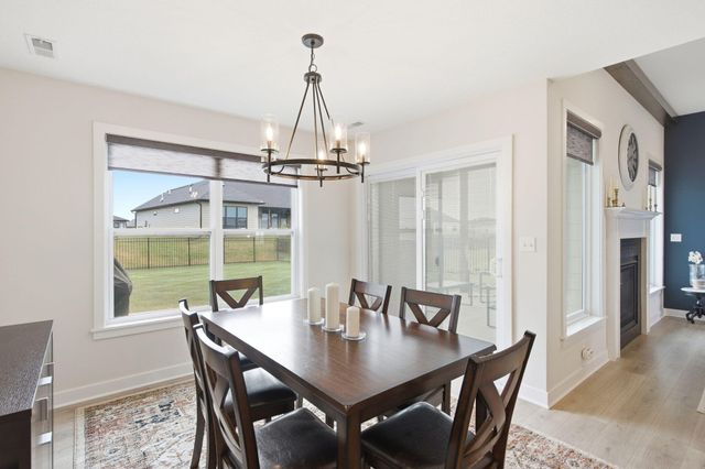 4912 LONGBOW DR, Columbia, MO 65201