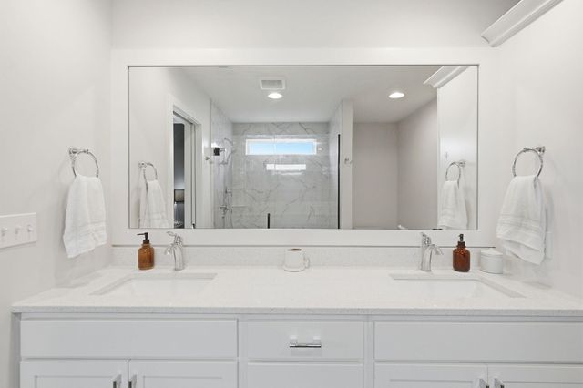 4912 LONGBOW DR, Columbia, MO 65201