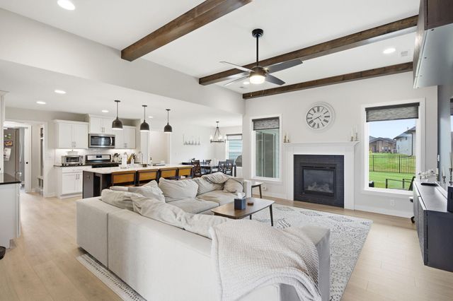 4912 LONGBOW DR, Columbia, MO 65201