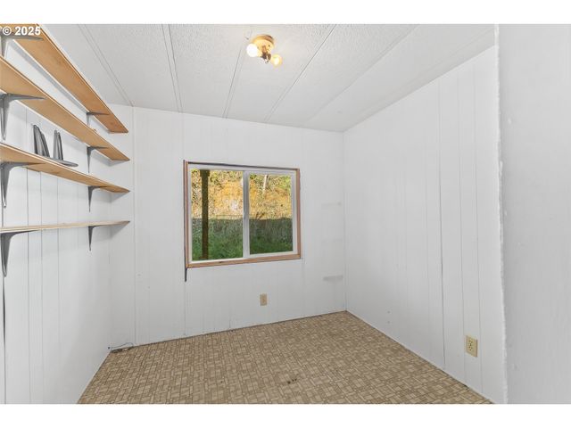 15779 HIGHWAY 42, Myrtle Point, OR 97458