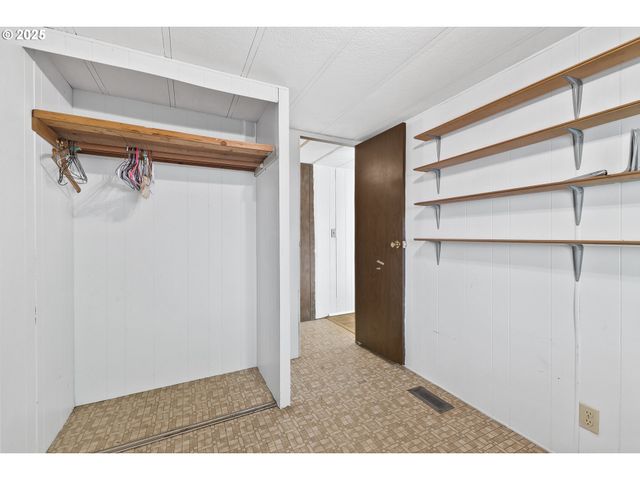 15779 HIGHWAY 42, Myrtle Point, OR 97458