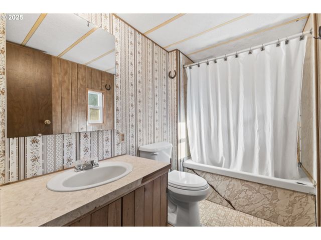 15779 HIGHWAY 42, Myrtle Point, OR 97458