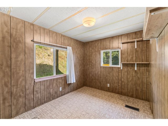 15779 HIGHWAY 42, Myrtle Point, OR 97458