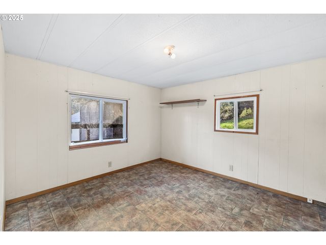 15779 HIGHWAY 42, Myrtle Point, OR 97458