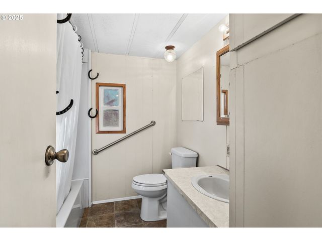 15779 HIGHWAY 42, Myrtle Point, OR 97458