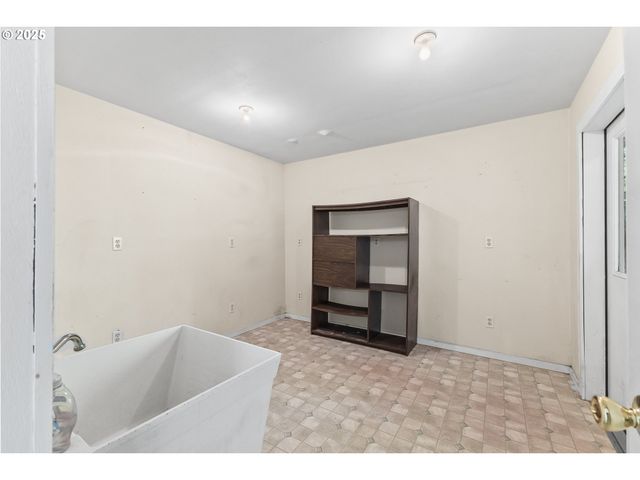 15779 HIGHWAY 42, Myrtle Point, OR 97458