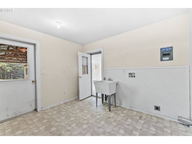 15779 HIGHWAY 42, Myrtle Point, OR 97458