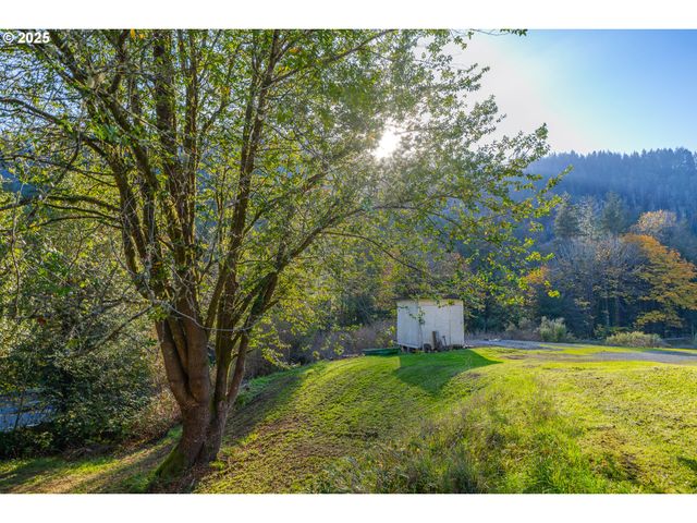 15779 HIGHWAY 42, Myrtle Point, OR 97458