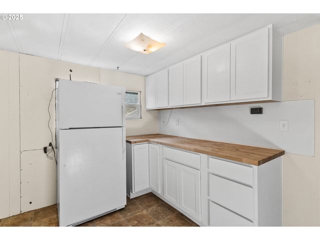 15779 HIGHWAY 42, Myrtle Point, OR 97458