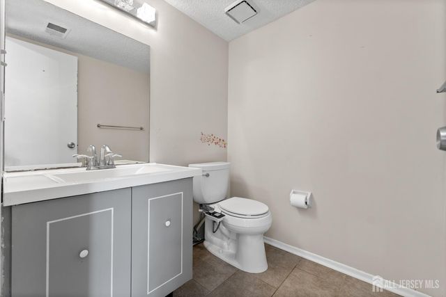 496 Westgate Drive, Edison, NJ 08820